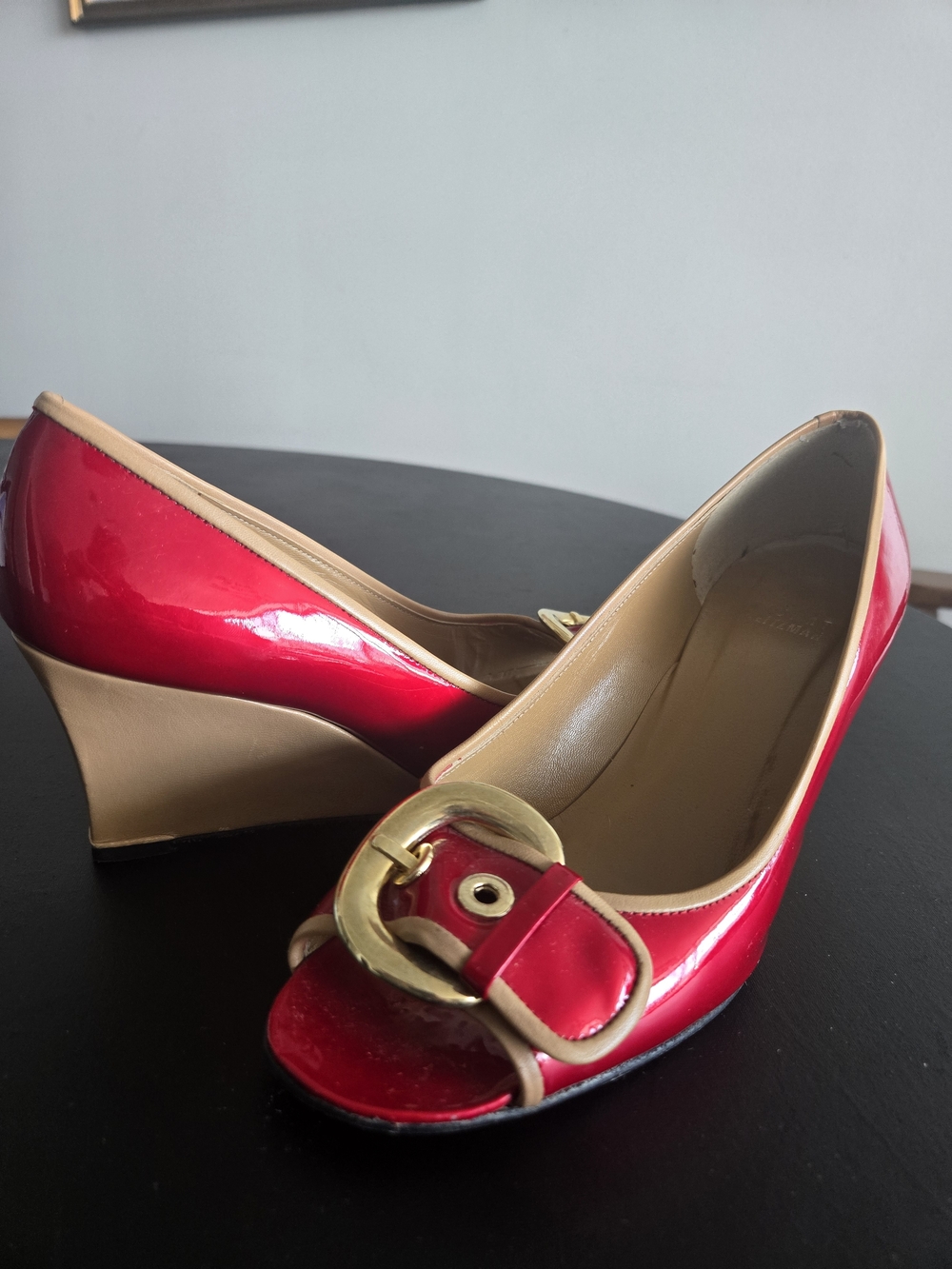 ​Stuart Weitzman Red Patent Leather Wedge Heels Peep Toe Gold Buckle 7.5 M Spain